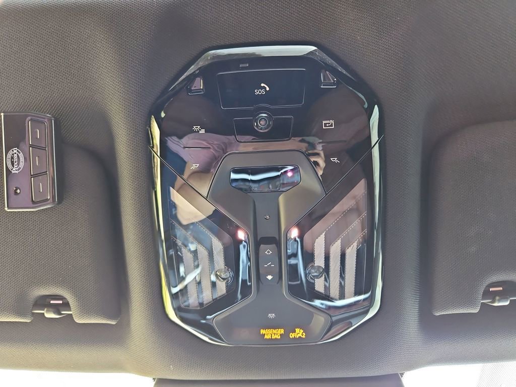 Used 2024 BMW 760i xDrive image 25