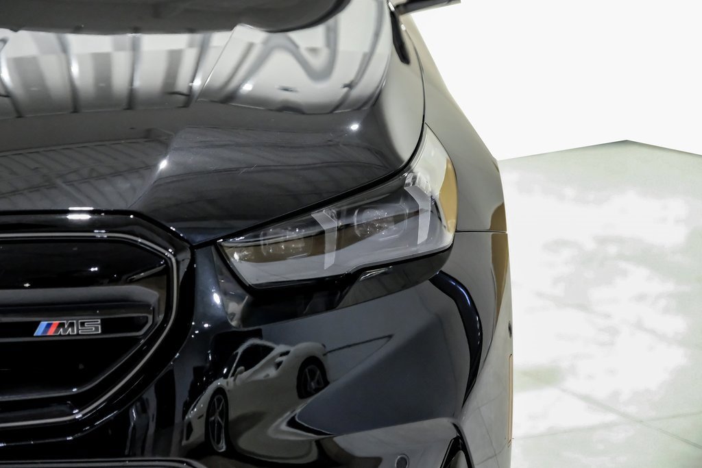 Used 2025 BMW M5 w/ Carbon Package image 52