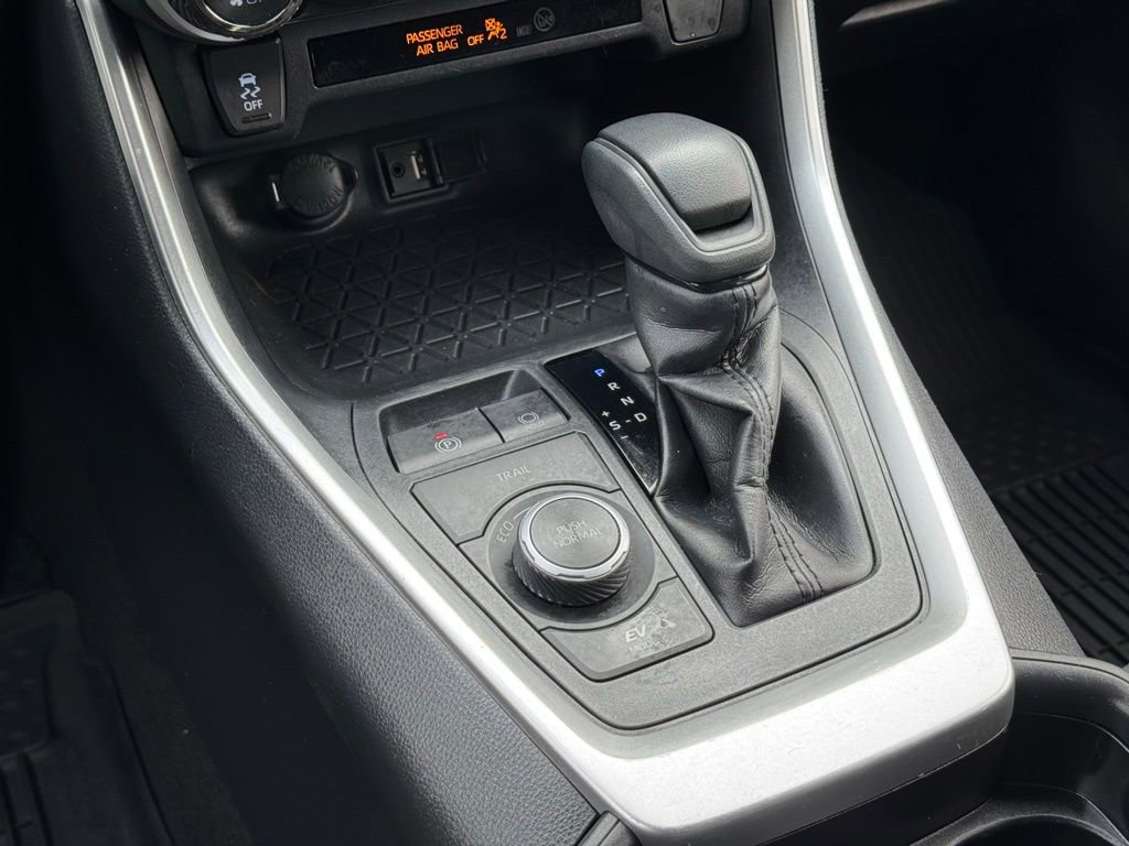 Used 2019 Toyota RAV4 LE AWD/4WD image 14