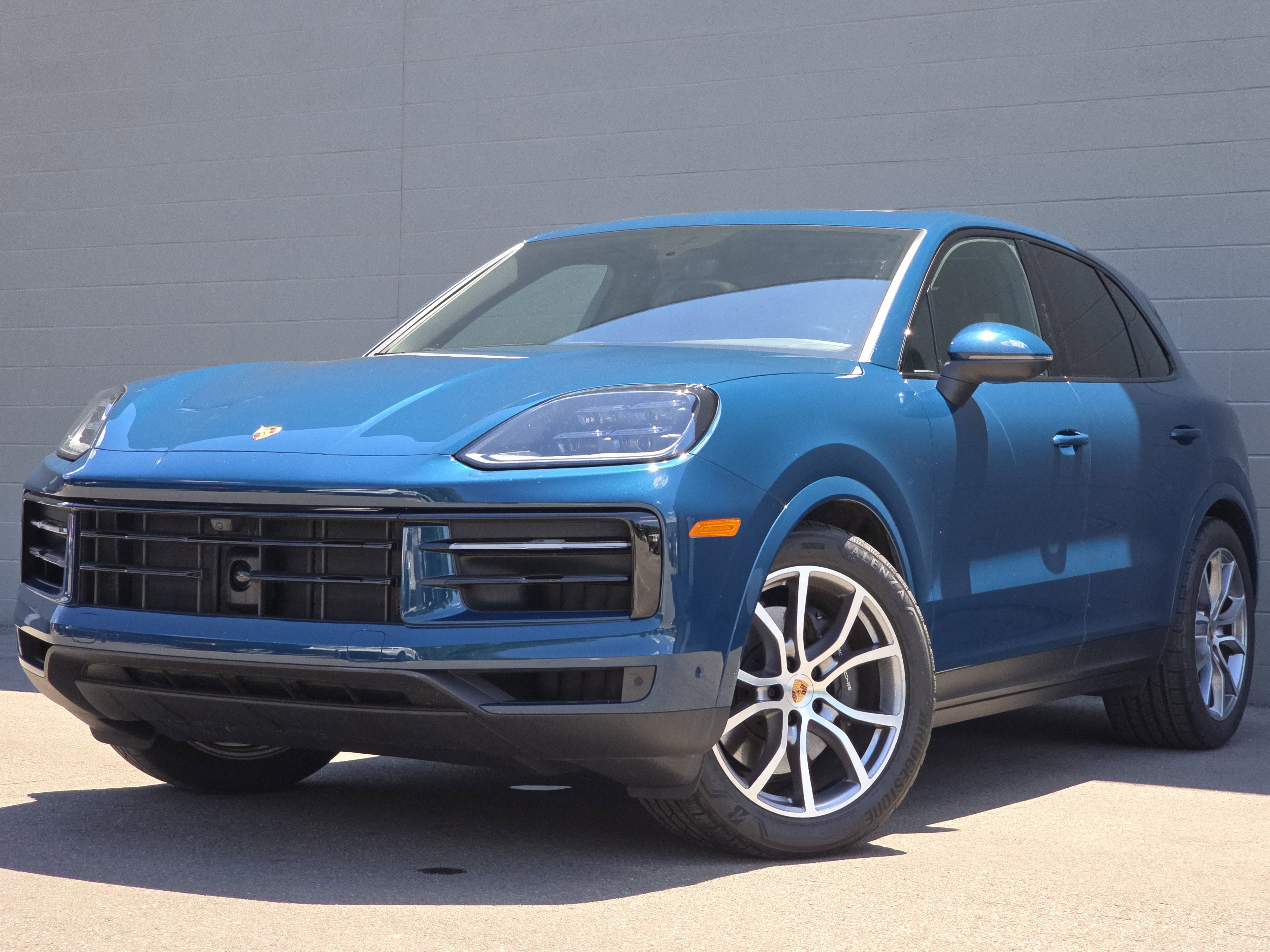 Certified 2025 Porsche Cayenne image 1