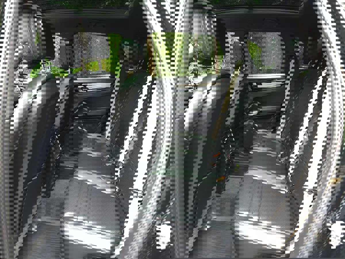 Used 2023 Porsche Cayenne Platinum Edition image 15