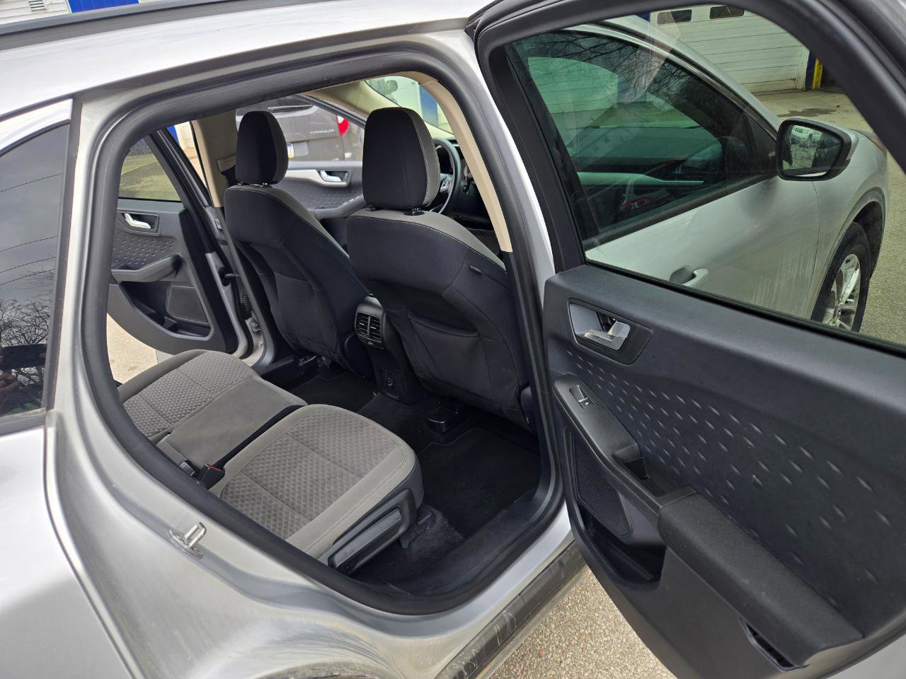 Used 2020 Ford Escape SE image 12