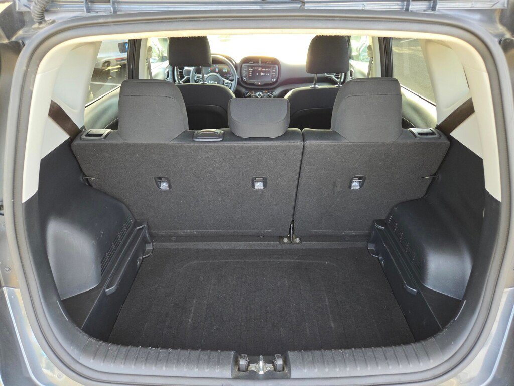 Used 2024 Kia Soul LX w/ Option Group 015 FWD image 10