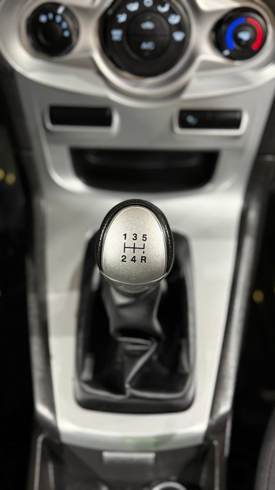 Used 2018 Ford Fiesta SE image 77