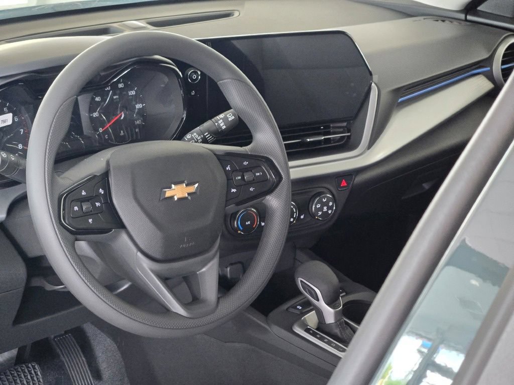 New 2026 Chevrolet Trax LS w/ LS Convenience Package FWD image 20