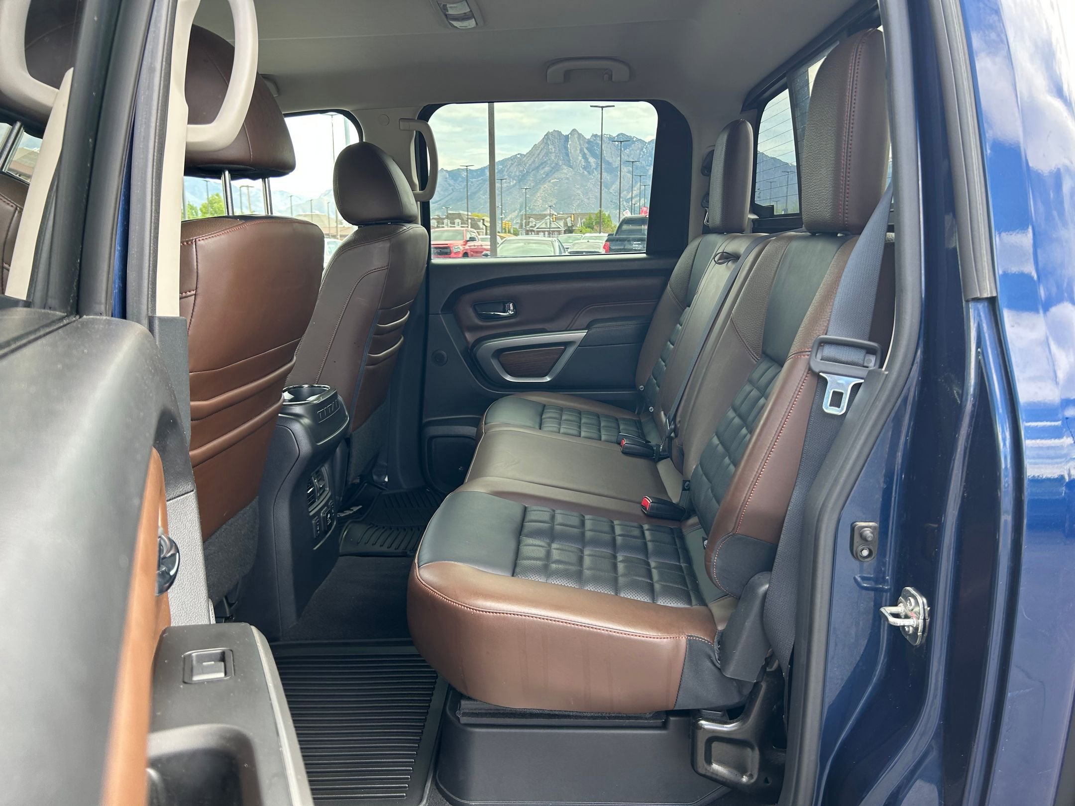 Used 2018 Nissan Titan Platinum Reserve image 25