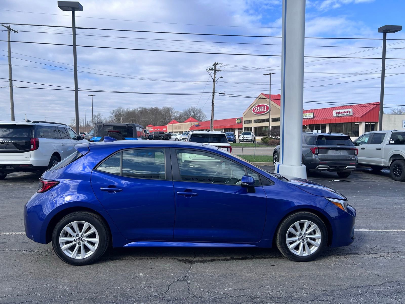 Used 2023 Toyota Corolla SE w/ SE Premium Package image 8