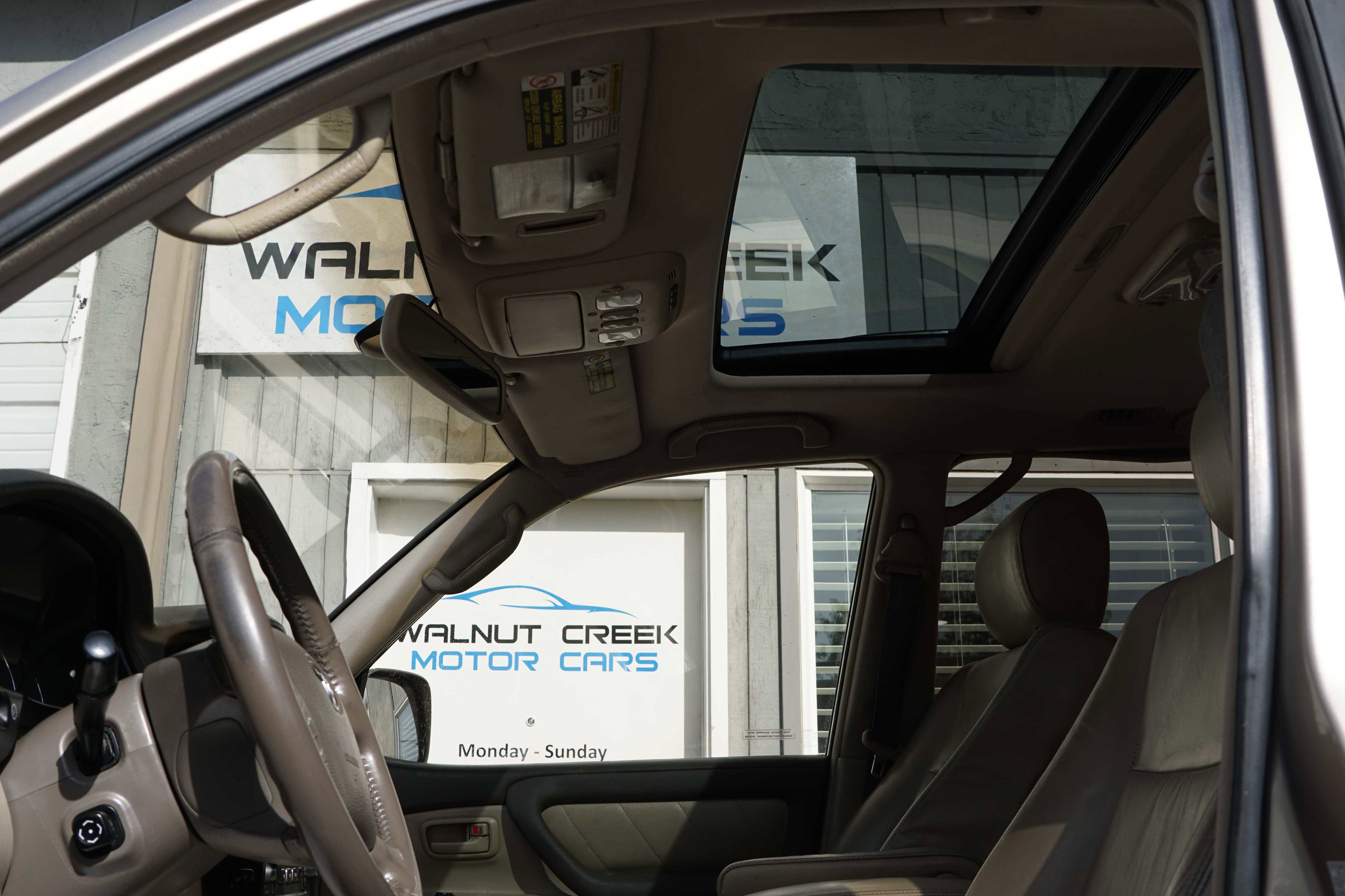 Used 2003 Toyota Land Cruiser image 46