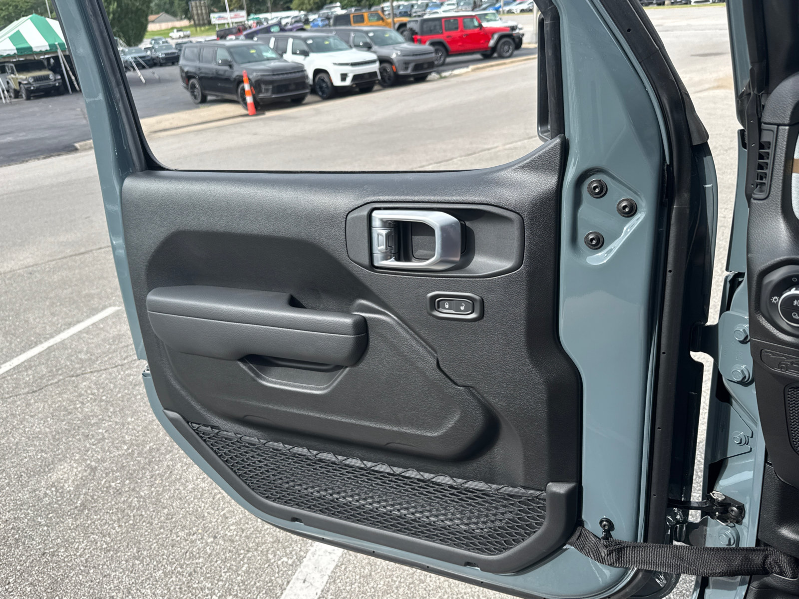 New 2026 Jeep Gladiator Sport AWD/4WD image 16