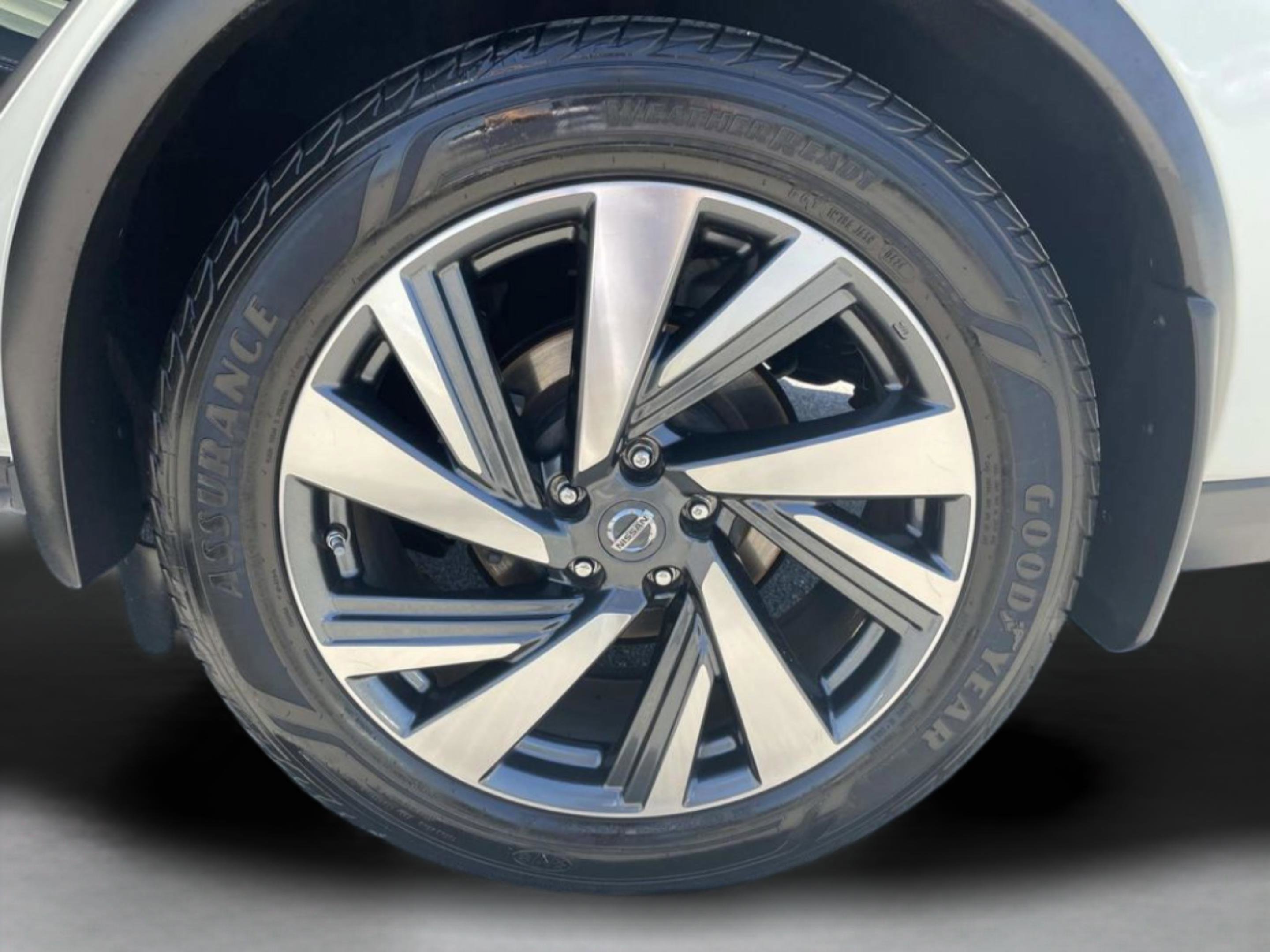 Used 2018 Nissan Murano Platinum w/ Cargo Package FWD image 32