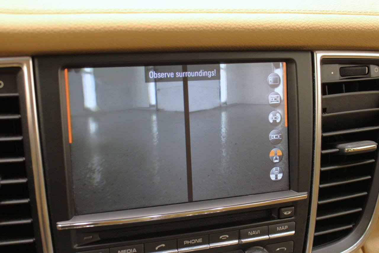 Used 2014 Porsche Panamera S image 64