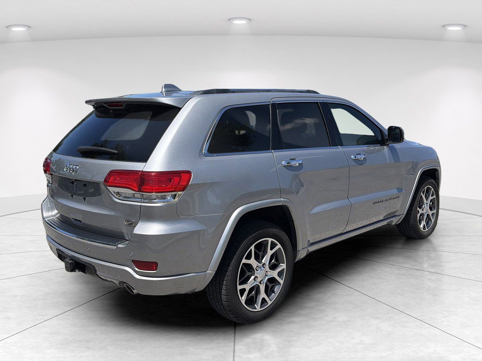 Used 2019 Jeep Grand Cherokee Overland AWD/4WD image 4