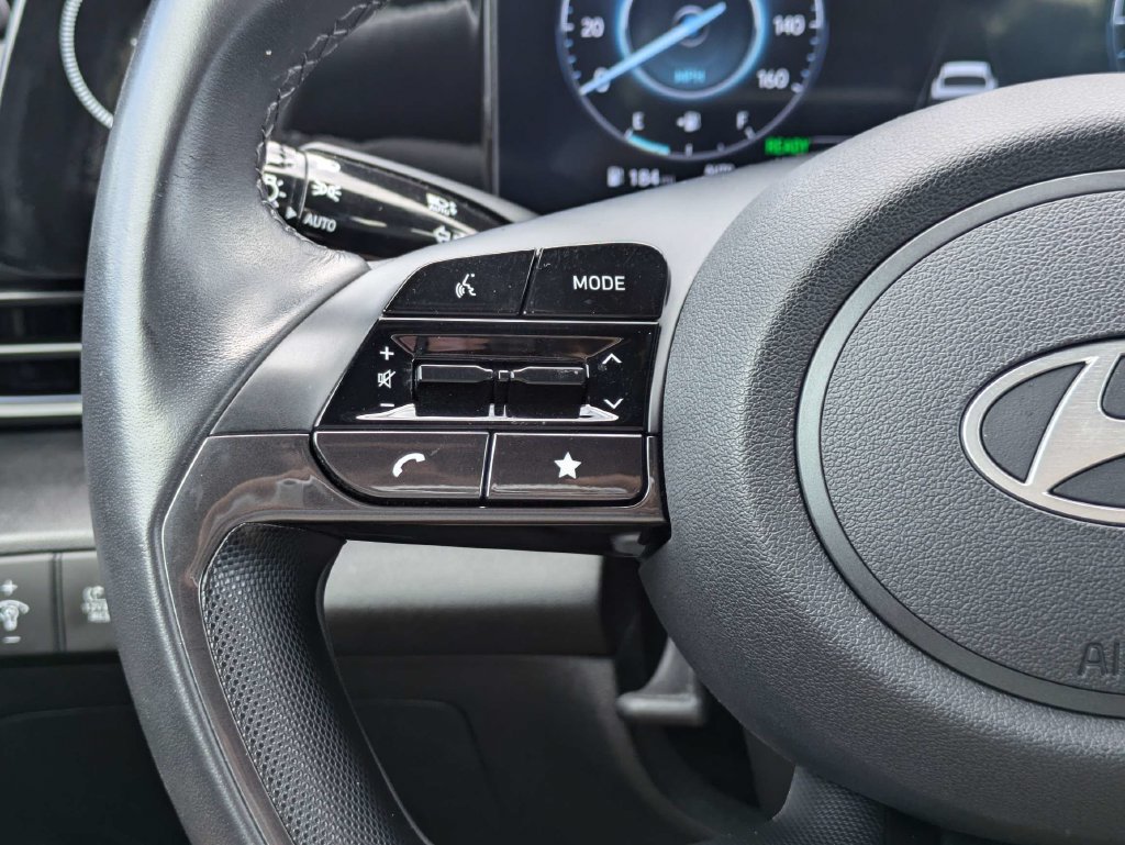 Used 2025 Hyundai Elantra SEL FWD image 22