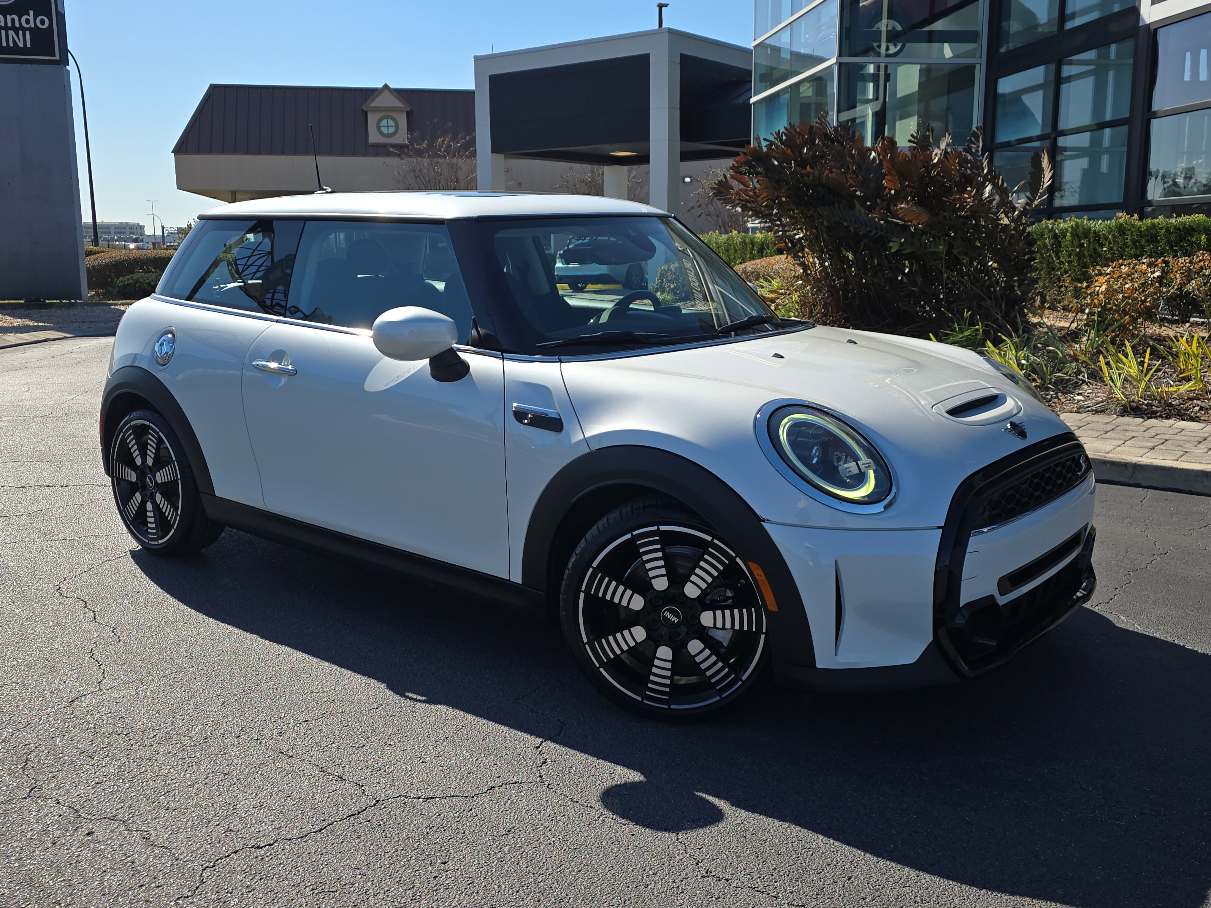 Used 2023 MINI Cooper S image 26