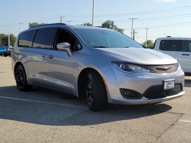 Used 2020 Chrysler Pacifica Touring-L Plus FWD image 3
