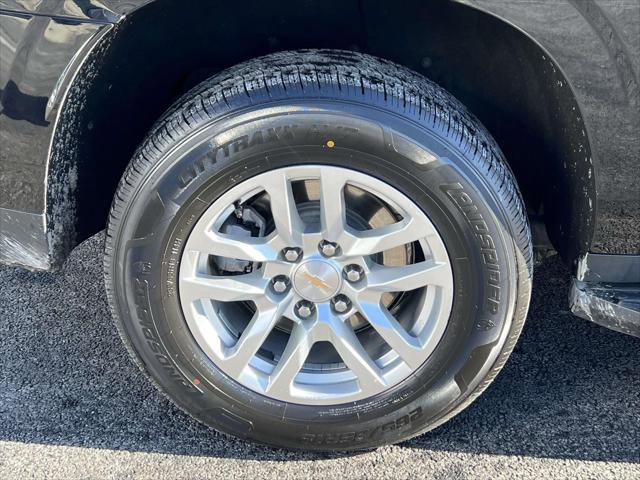 Used 2024 Chevrolet Suburban LT image 8