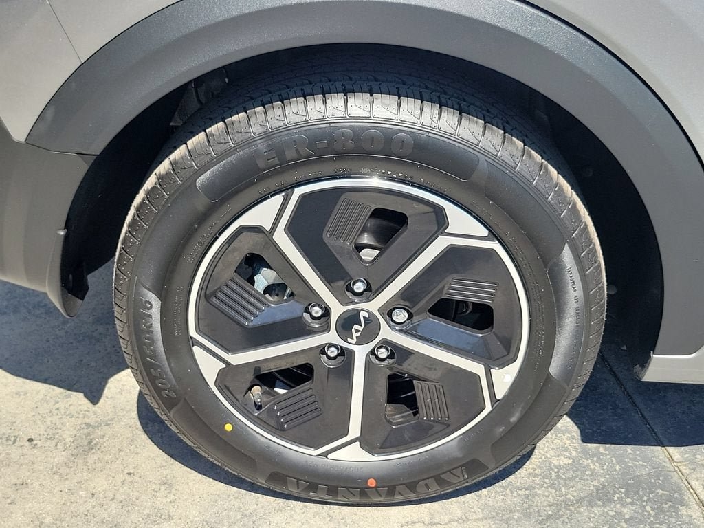 Used 2024 Kia Niro EX FWD image 6