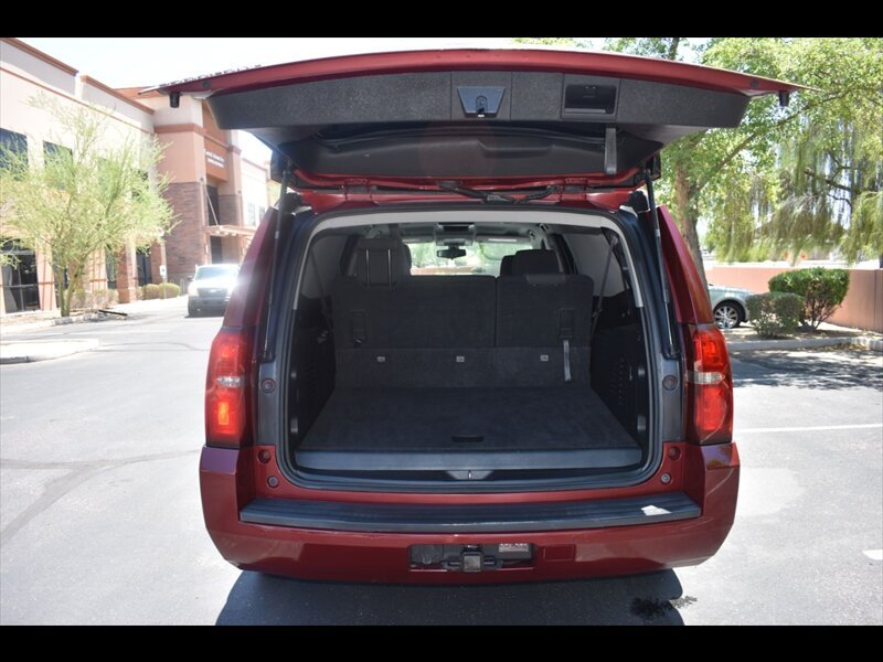 Used 2017 Chevrolet Suburban LS RWD image 25