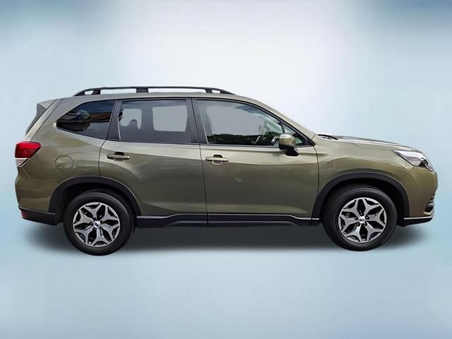 Used 2023 Subaru Forester Premium AWD/4WD image 3
