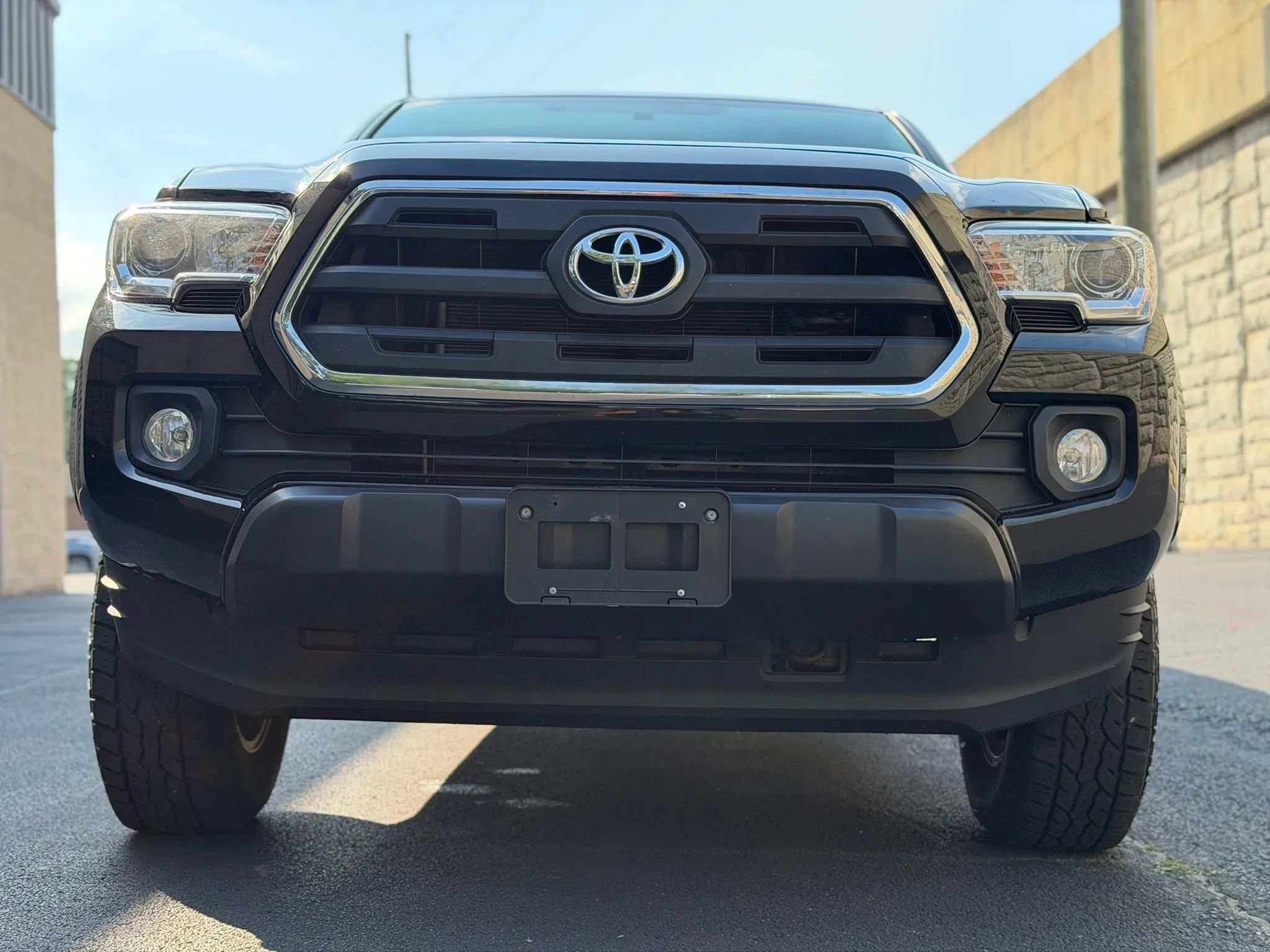 Used 2017 Toyota Tacoma SR5 w/ Tow Package AWD/4WD image 38