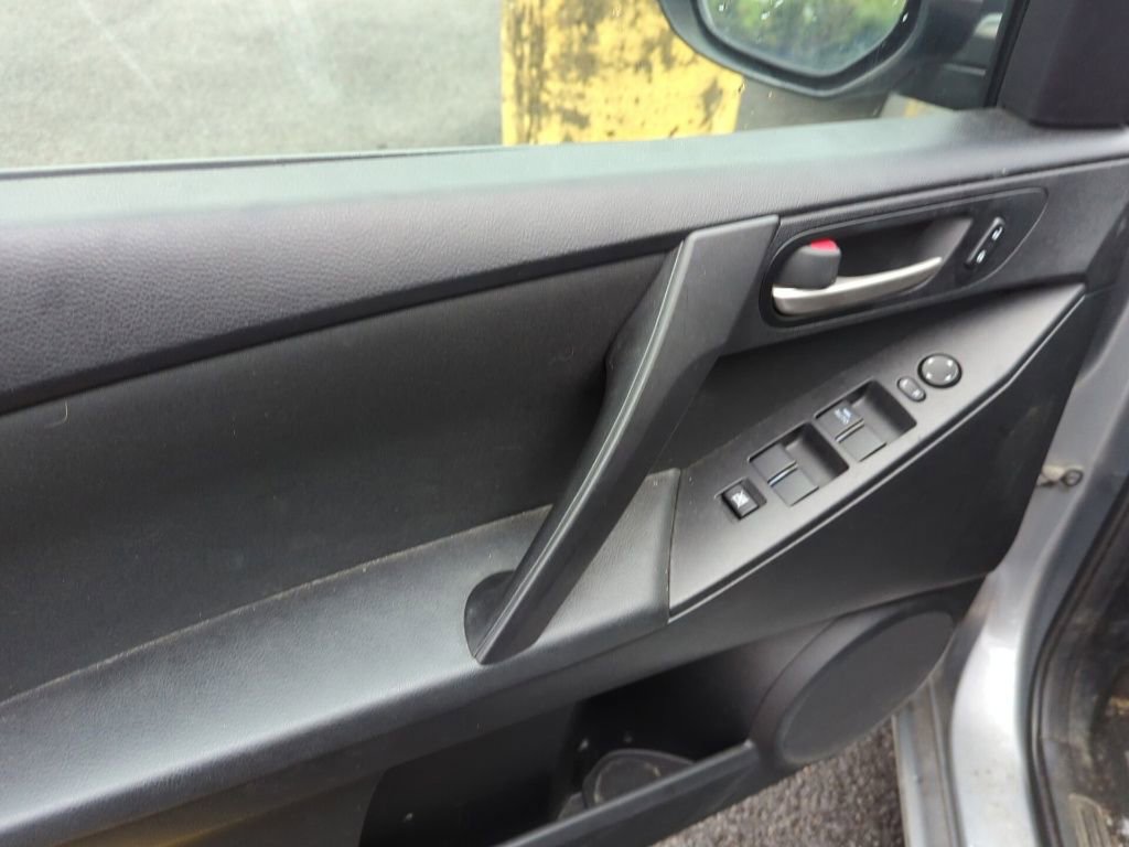 Used 2012 MAZDA MAZDA3 i Sport image 8