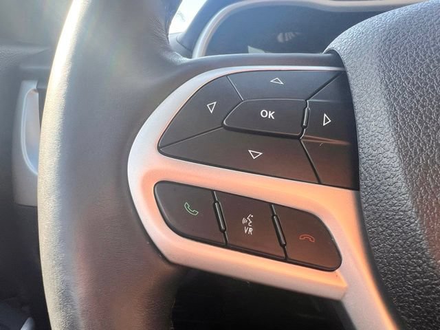Used 2017 Jeep Cherokee Overland w/ Technology Group FWD image 15