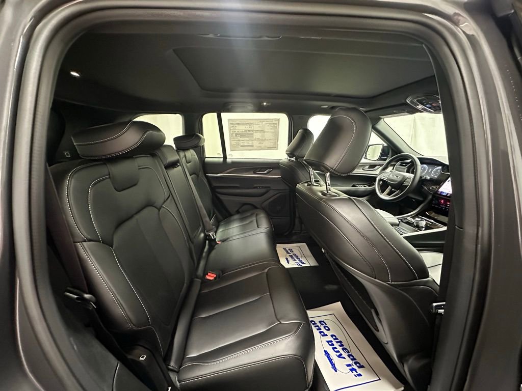 New 2025 Jeep Grand Cherokee Limited image 25