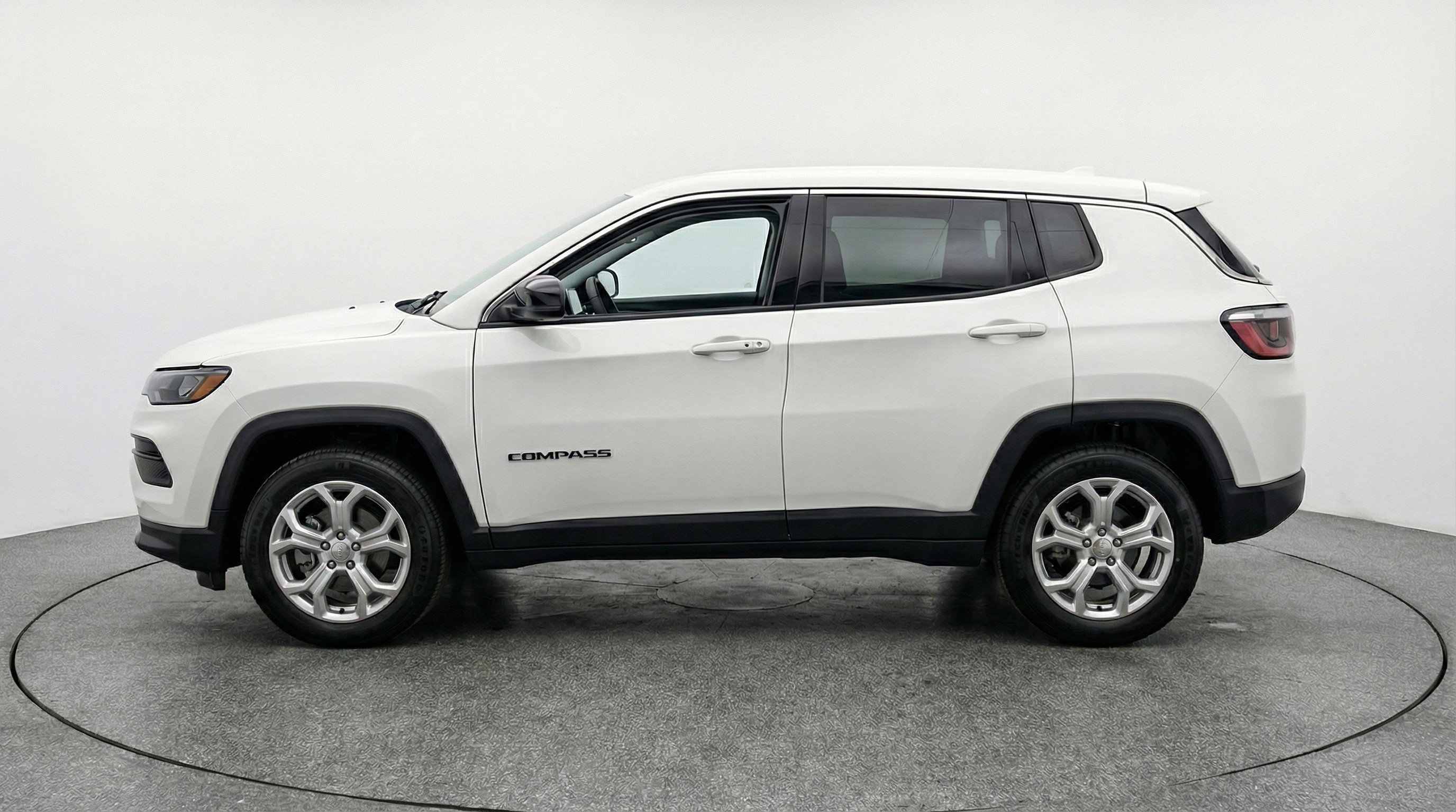 Used 2025 Jeep Compass Latitude image 5