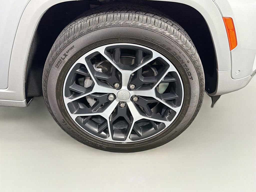 Used 2024 Jeep Grand Cherokee Summit AWD/4WD image 35