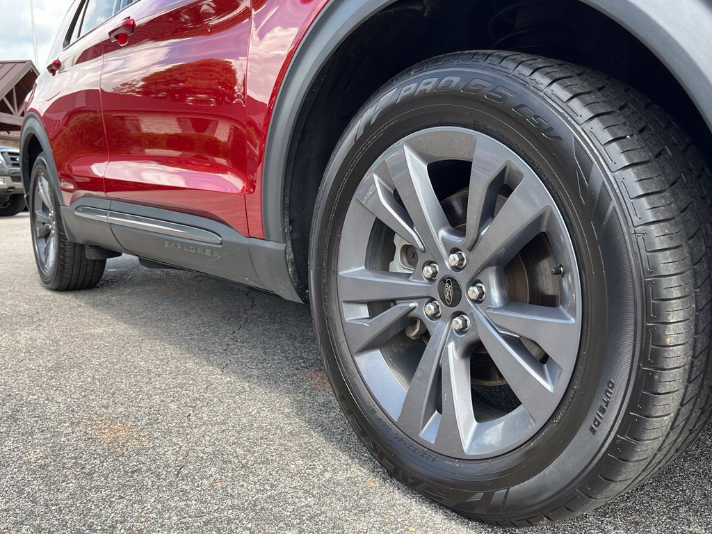 Used 2022 Ford Explorer XLT w/ Equipment Group 202A RWD image 11