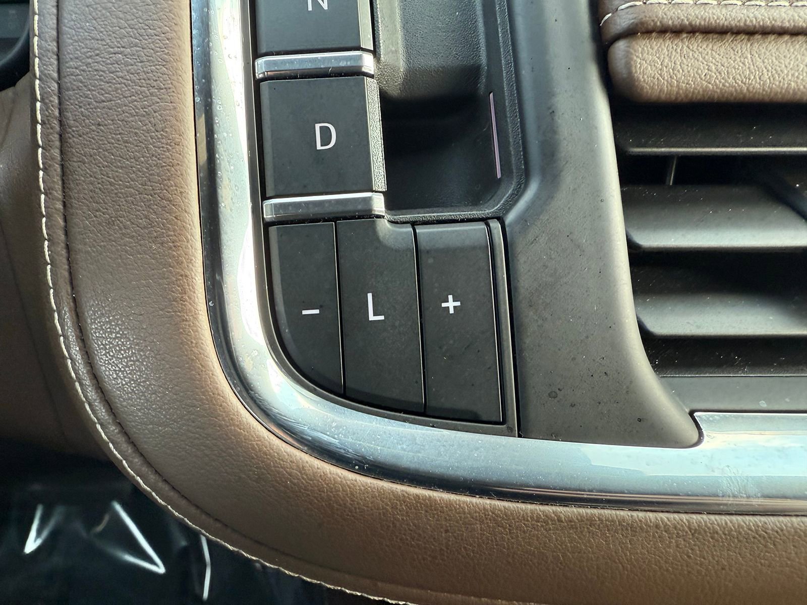 Used 2023 Chevrolet Suburban High Country image 31