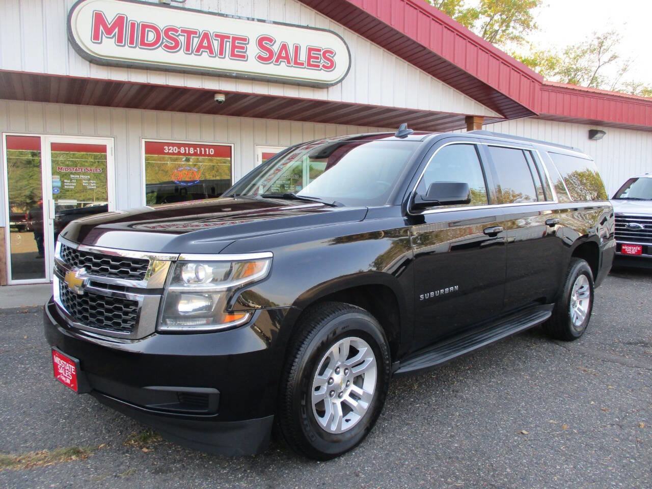 Used 2015 Chevrolet Suburban LT image 1