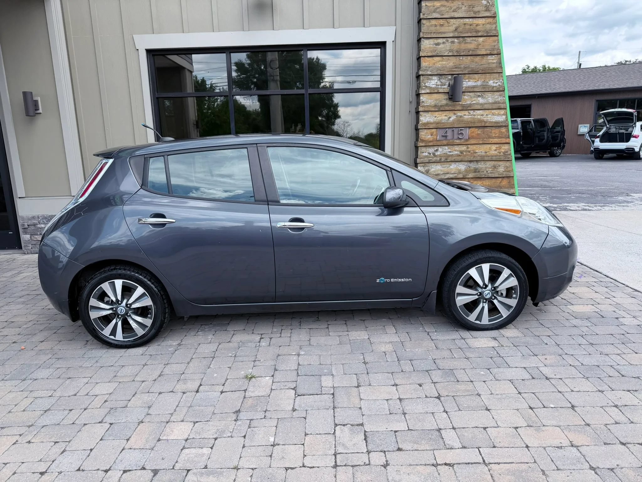 Used 2013 Nissan Leaf SL FWD image 11