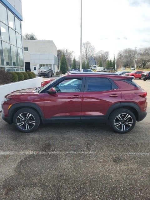 Used 2023 Chevrolet TrailBlazer LT image 2