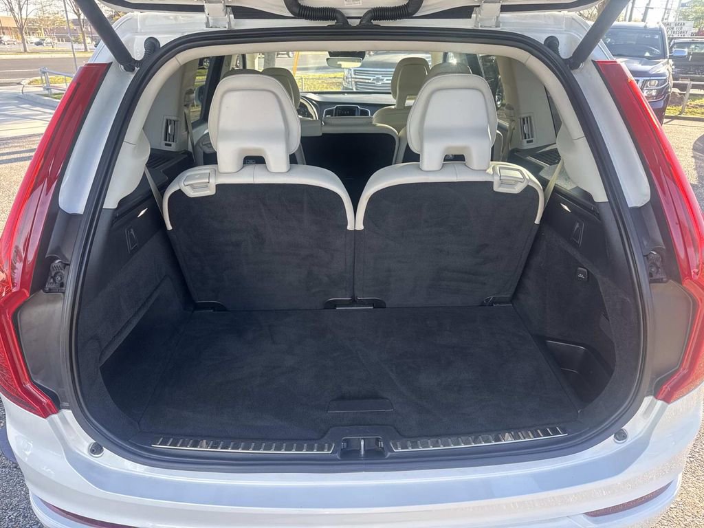 Used 2021 Volvo XC90 T5 Momentum w/ Climate Package image 9