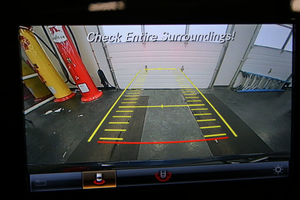 Used 2018 Mercedes-Benz GLC 300 4MATIC image 18