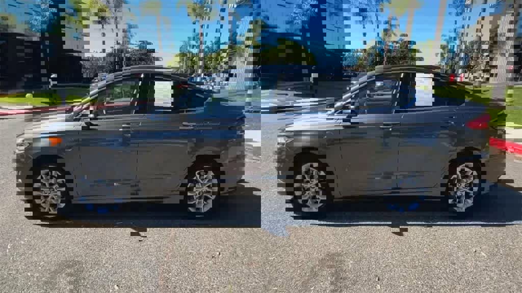 Used 2020 Ford Fusion Energi Titanium image 5