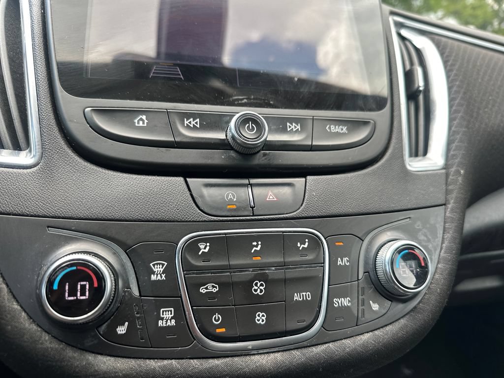 Used 2021 Chevrolet Malibu LT FWD image 45