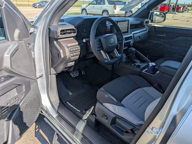 Used 2025 Toyota Tacoma TRD Sport image 10