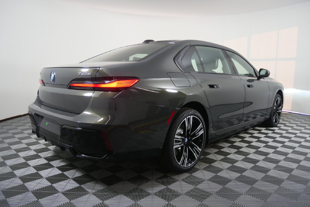 New 2026 BMW 750e xDrive w/ Executive Package AWD/4WD image 4