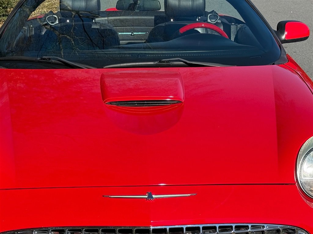 Used 2004 Ford Thunderbird image 22