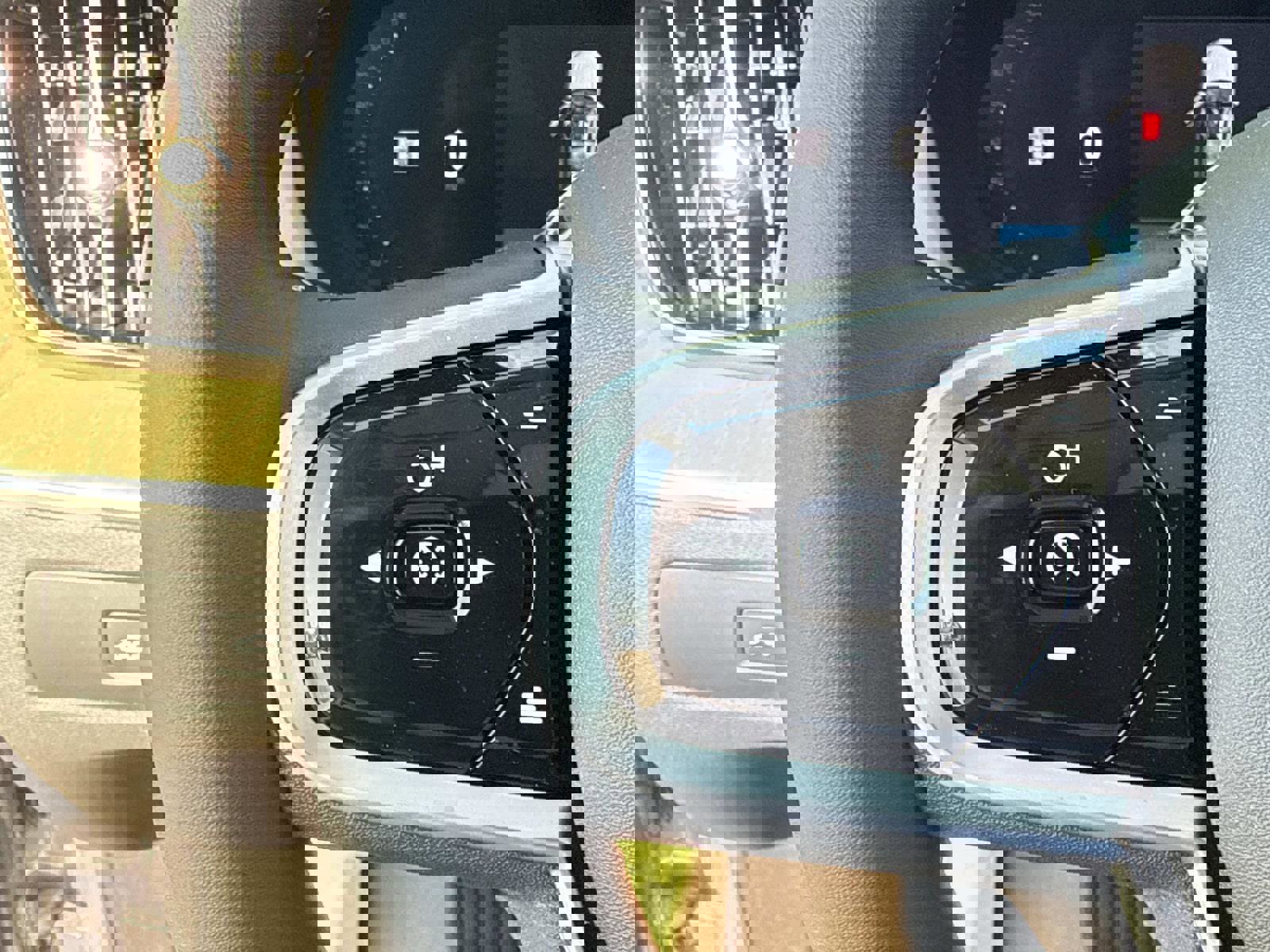 New 2026 Volvo XC60 B5 Plus w/ Climate Package image 29