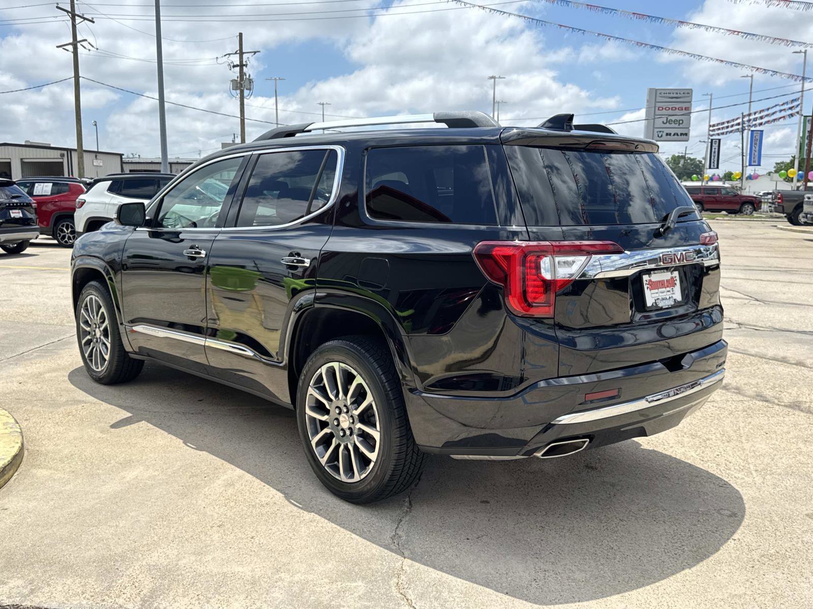 Used 2022 GMC Acadia Denali w/ LPO, Floor Liner Package FWD image 5
