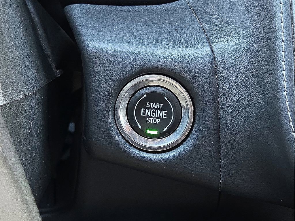 Used 2023 Chevrolet Suburban LT image 32