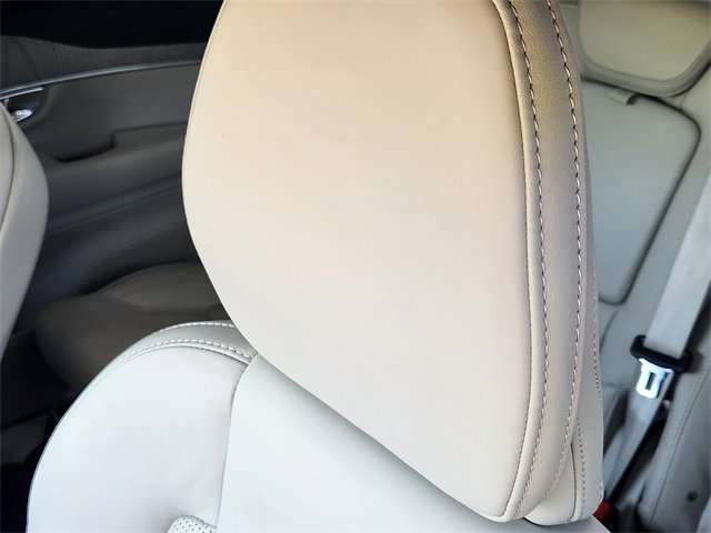 Used 2025 Volvo XC90 B6 Ultra w/ Lounge Package image 15