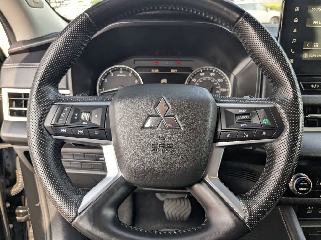 Used 2025 Mitsubishi Outlander SE FWD image 16