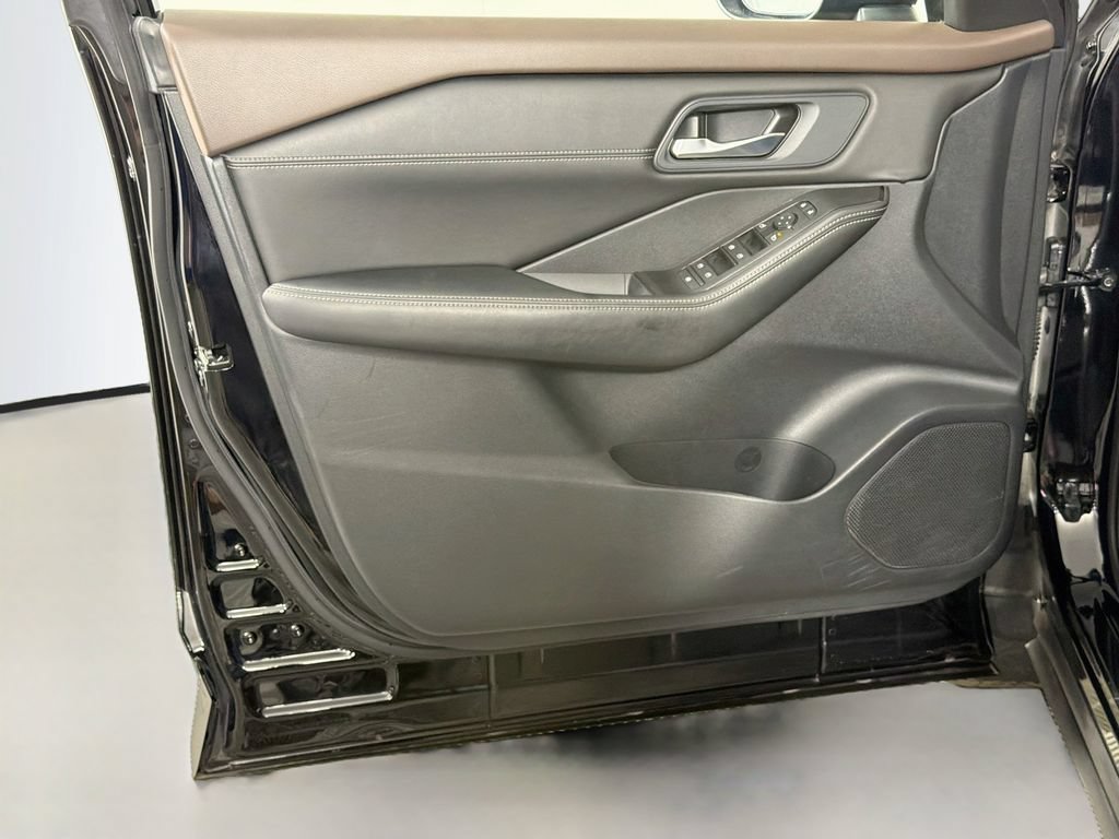 Used 2023 Nissan Rogue SV w/ SV Premium B Package AWD/4WD image 17