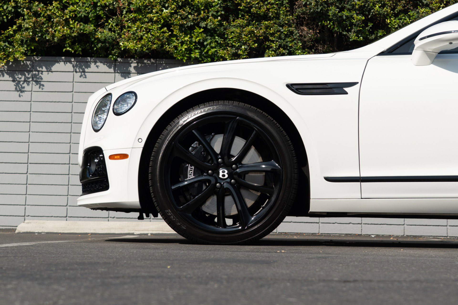 Used 2024 Bentley Flying Spur V8 image 24