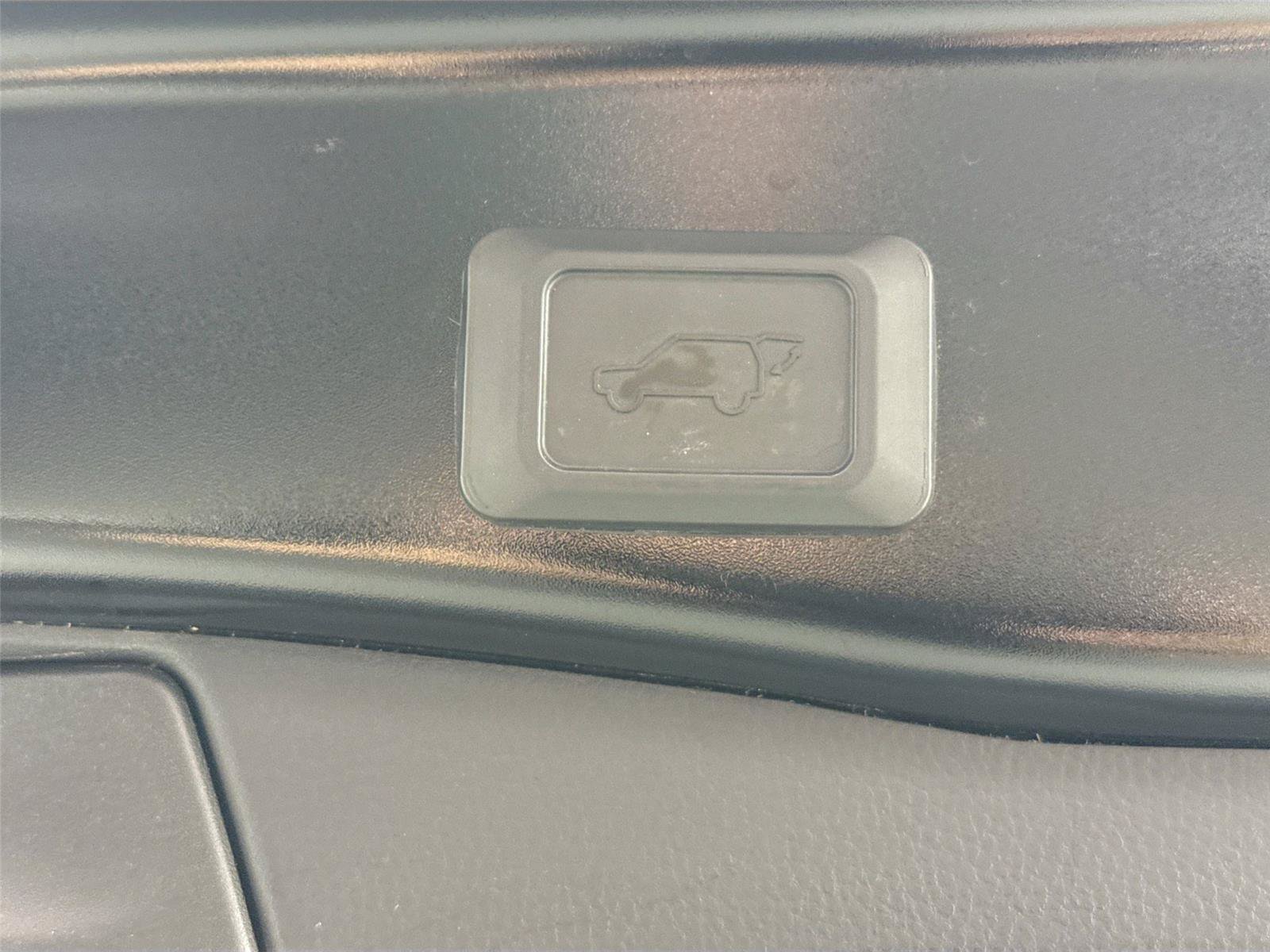 Certified 2022 Toyota RAV4 XLE Premium AWD/4WD image 38