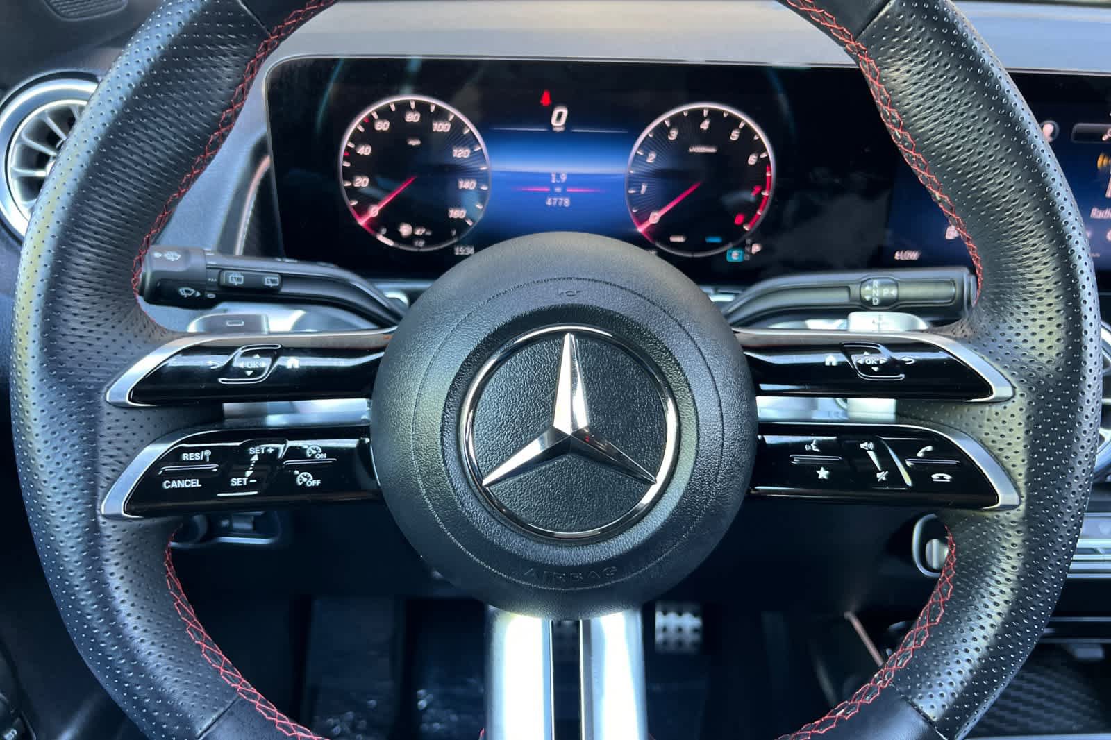 Used 2025 Mercedes-Benz GLB 250 image 25